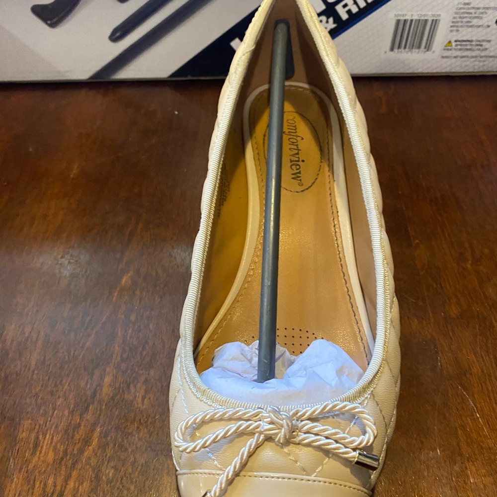 Women’s tan dress shoes